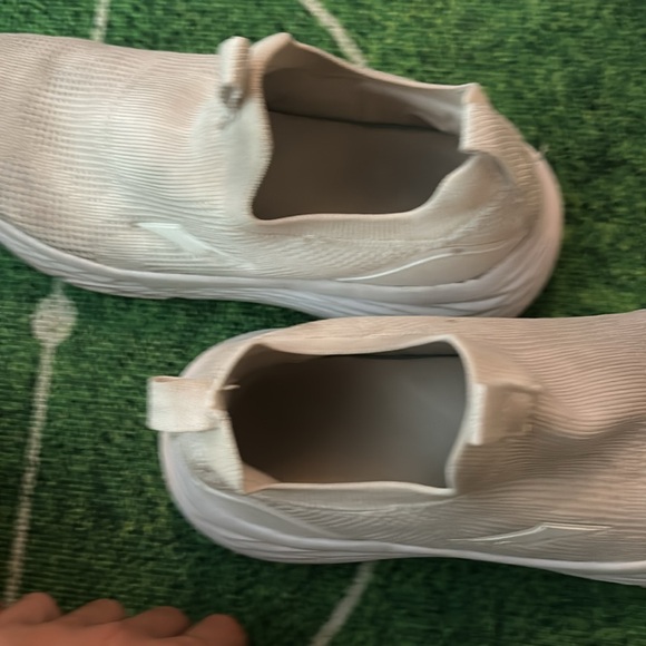 White Avis size 6 big kids - Picture 4 of 4